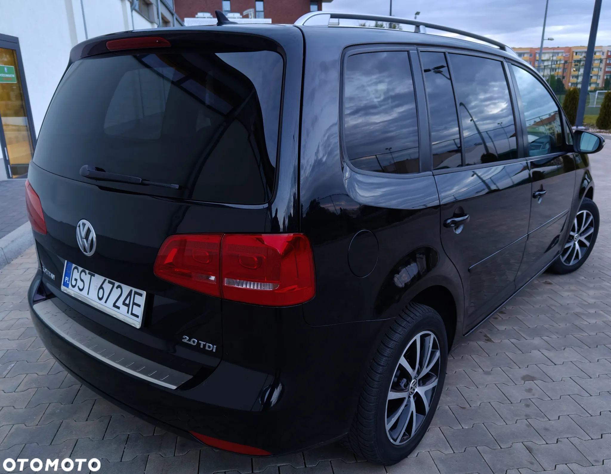 Volkswagen Touran 2.0 TDI DPF BlueMotion Technology DSG Comfortline - 4