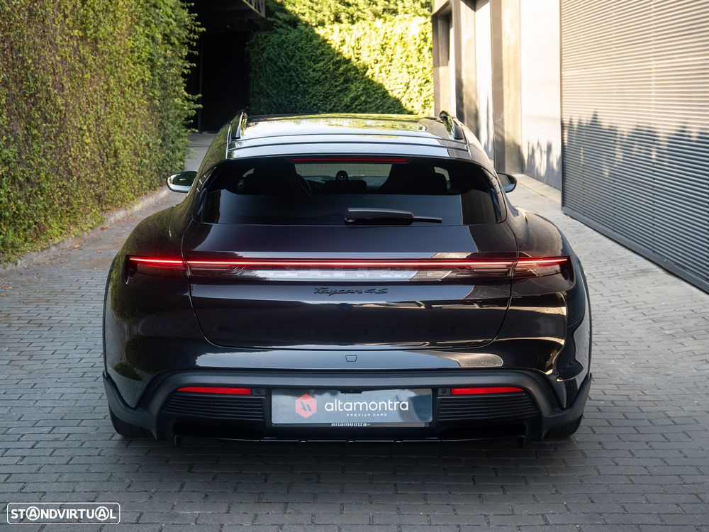 Porsche Taycan Cross Turismo 4S - 11