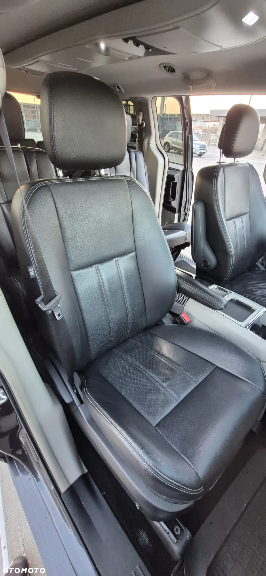 Chrysler Town & Country - 26