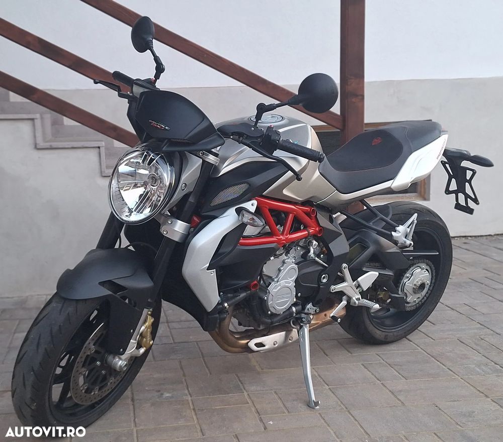 MV AGUSTA Brutale 800 - 9