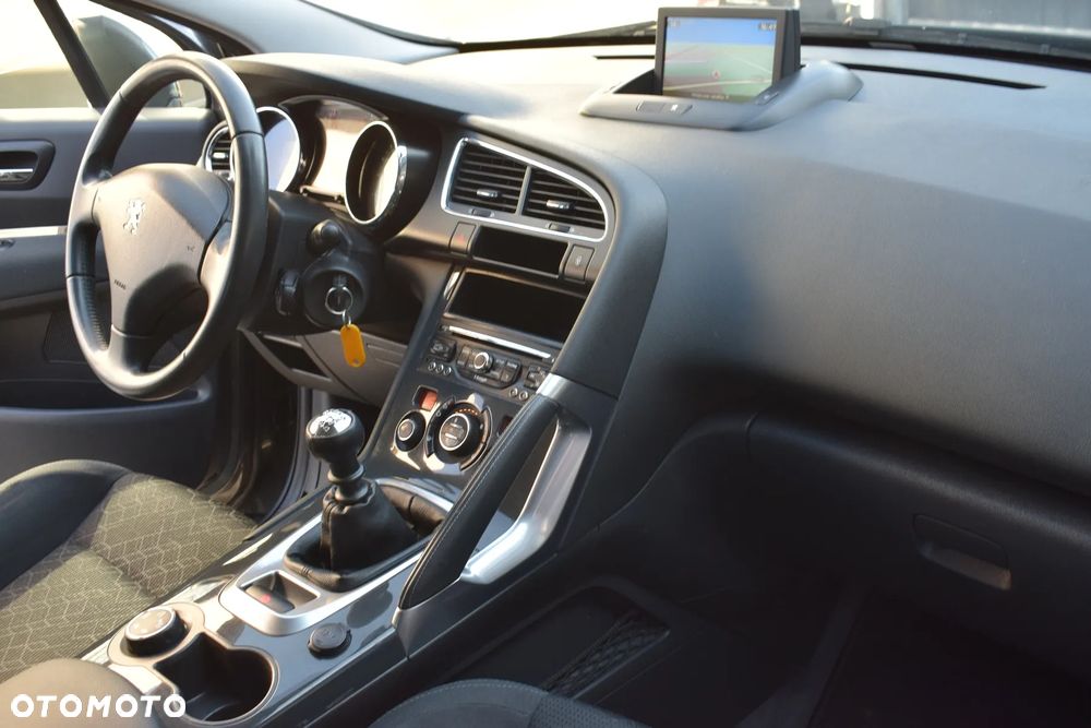Peugeot 3008 HDi 115 Allure - 12