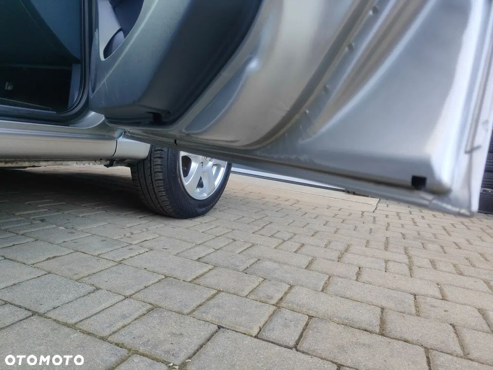 Nissan Almera 1.5 visia - 31