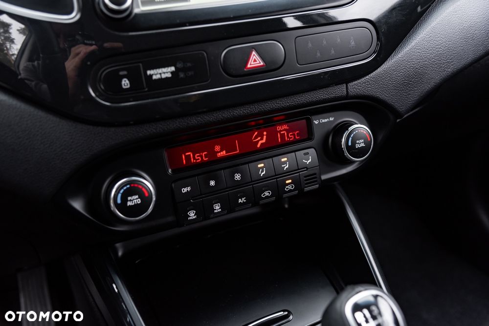 Kia Carens 1.7 CRDi M 7os - 38