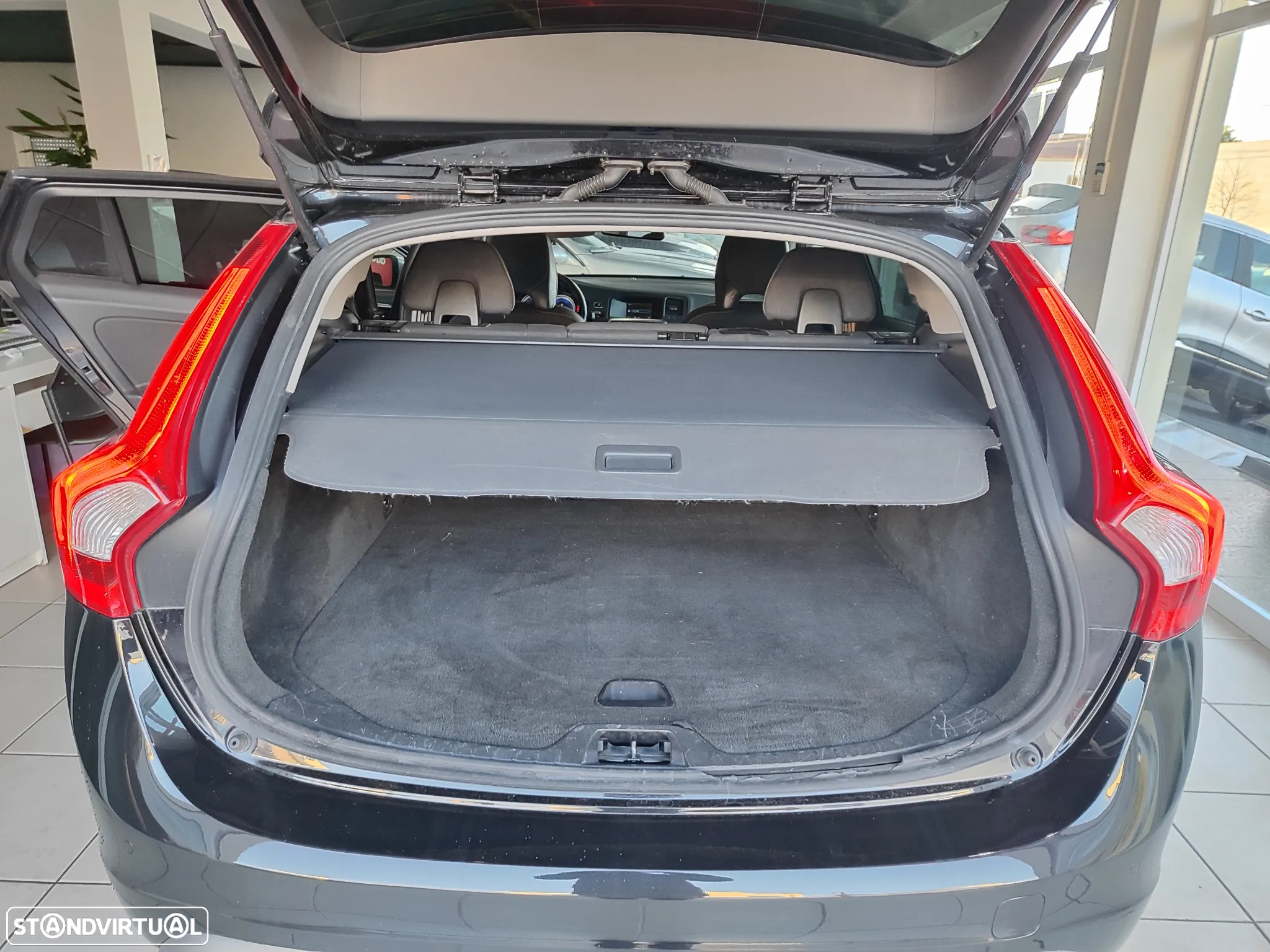 Volvo V60 2.0 D3 R-Design Start/Stop - 15