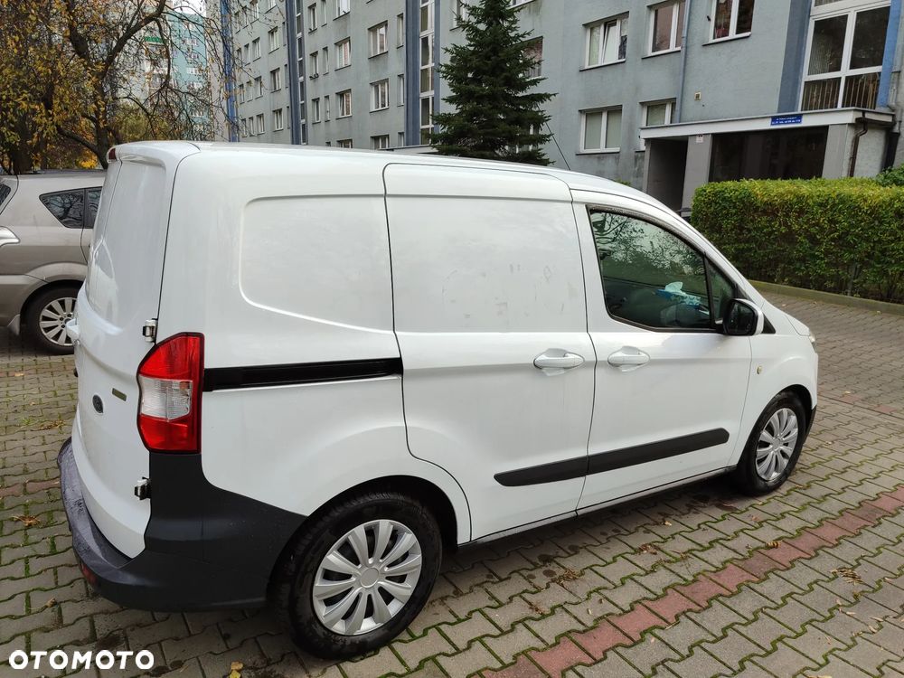 Ford Transit Courier - 4