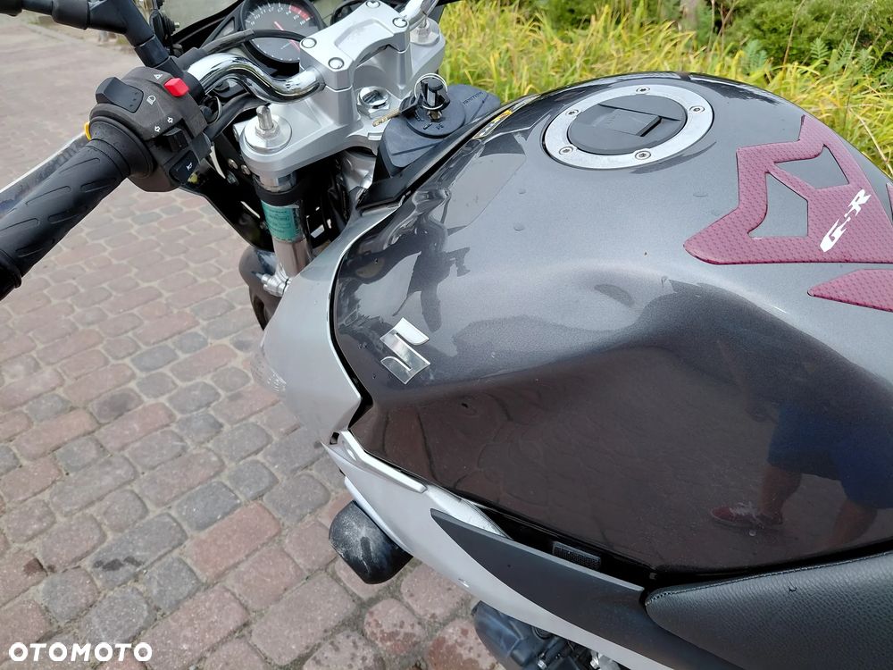 Suzuki GSR - 15