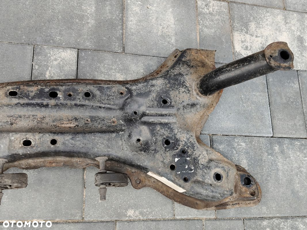 SANKI WÓZEK KOŁYSKA SILNIKA TOYOTA YARIS I - 3