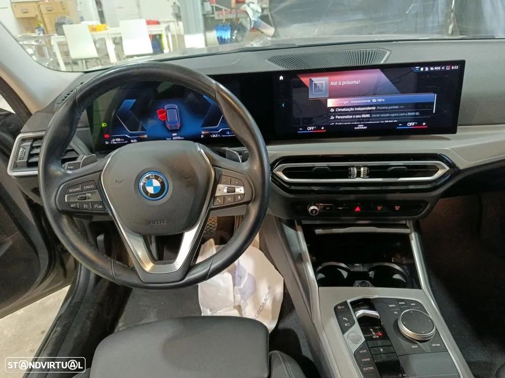 BMW 330 e Touring Auto - 9