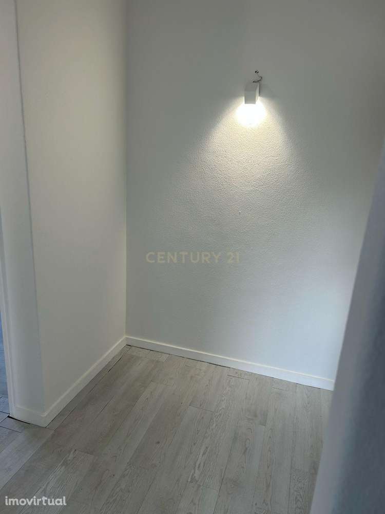 Apartamento T3 com 100 m2 no Monte Estoril para arrendamento - Grande imagem: 3/20