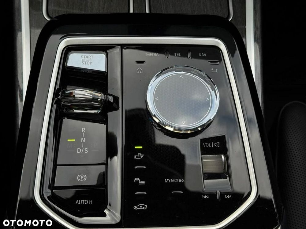 BMW Seria 7 750i xDrive - 27