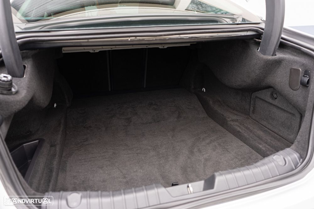 Jaguar XF E-Performance Portfolio - 23