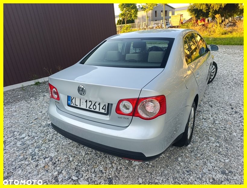 Volkswagen Jetta 2.0 TDI Comfortline - 4