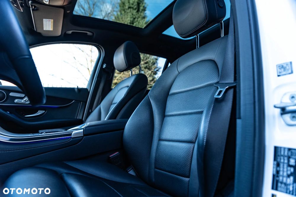 Mercedes-Benz GLC 300 4Matic 9G-TRONIC AMG Line Plus - 21