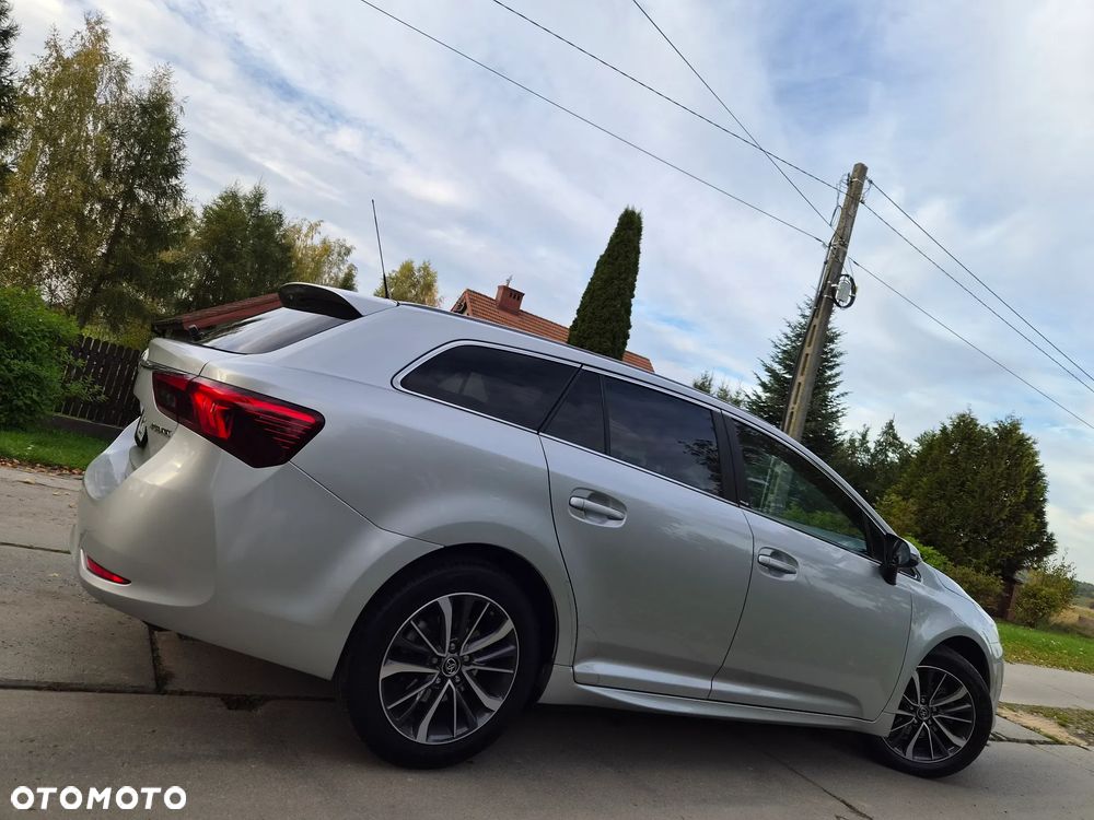 Toyota Avensis 2017 photo 5