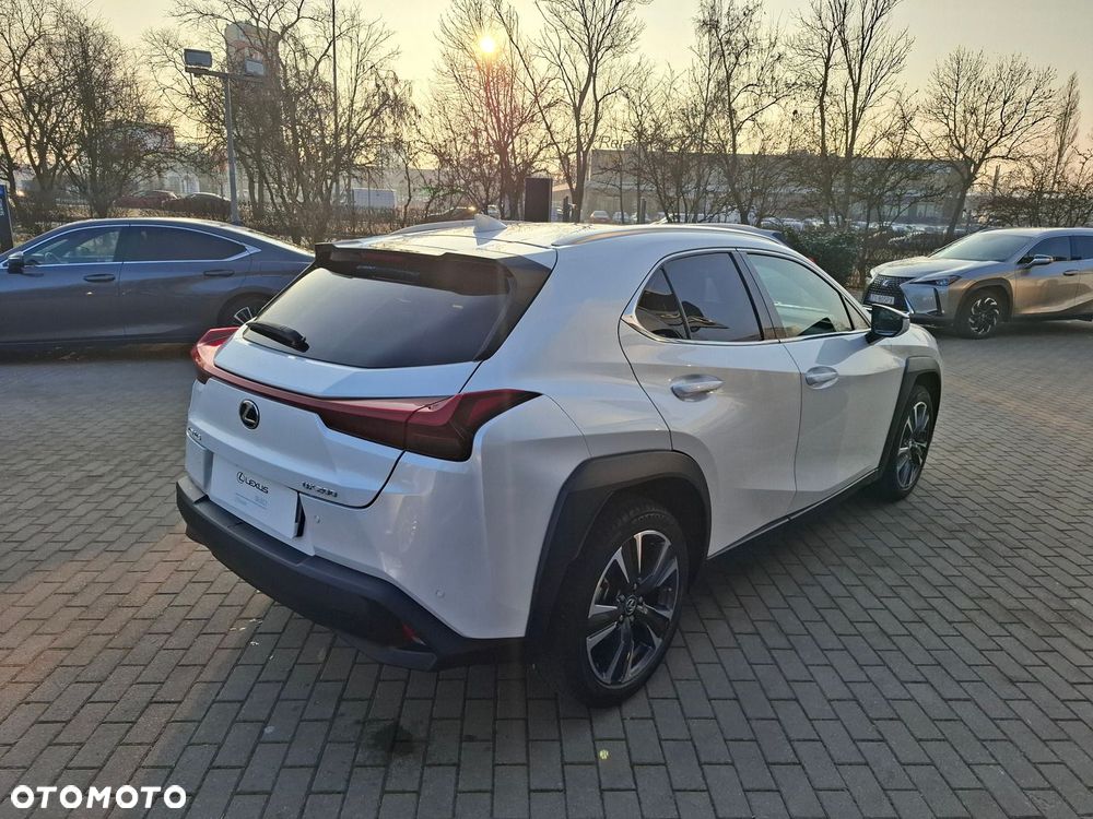 Lexus UX - 5