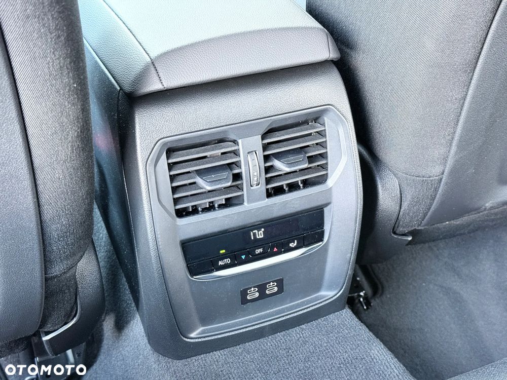 BMW Seria 3 320i sport - 36