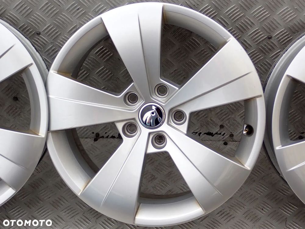 FELGI ALUMINIOWE SKODA 6,5JX17 ET 41 5X112 3V0601025A / AS - 5