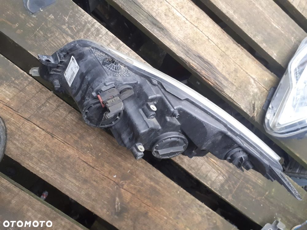 .  PRZOD PRZEDNIA LAMPA PRAWA OPEL INSIGNIA A - 7