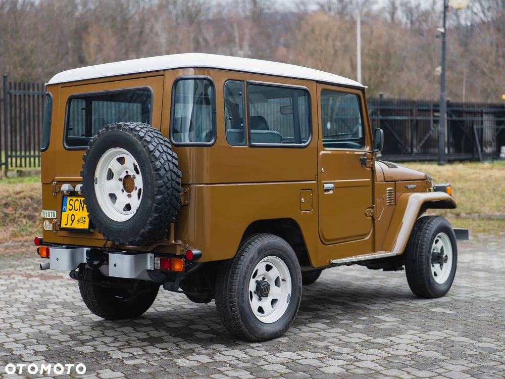 Toyota Land Cruiser - 9