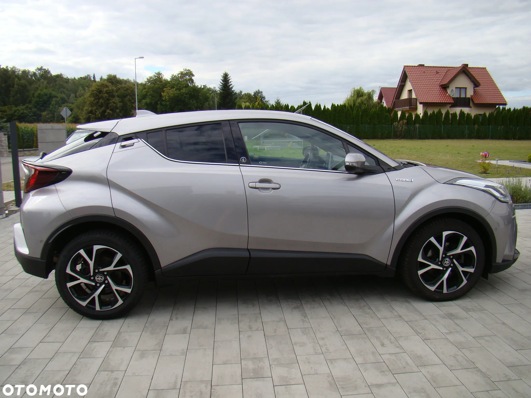 Toyota C-HR 1.8 Hybrid Team Deutschland - 13