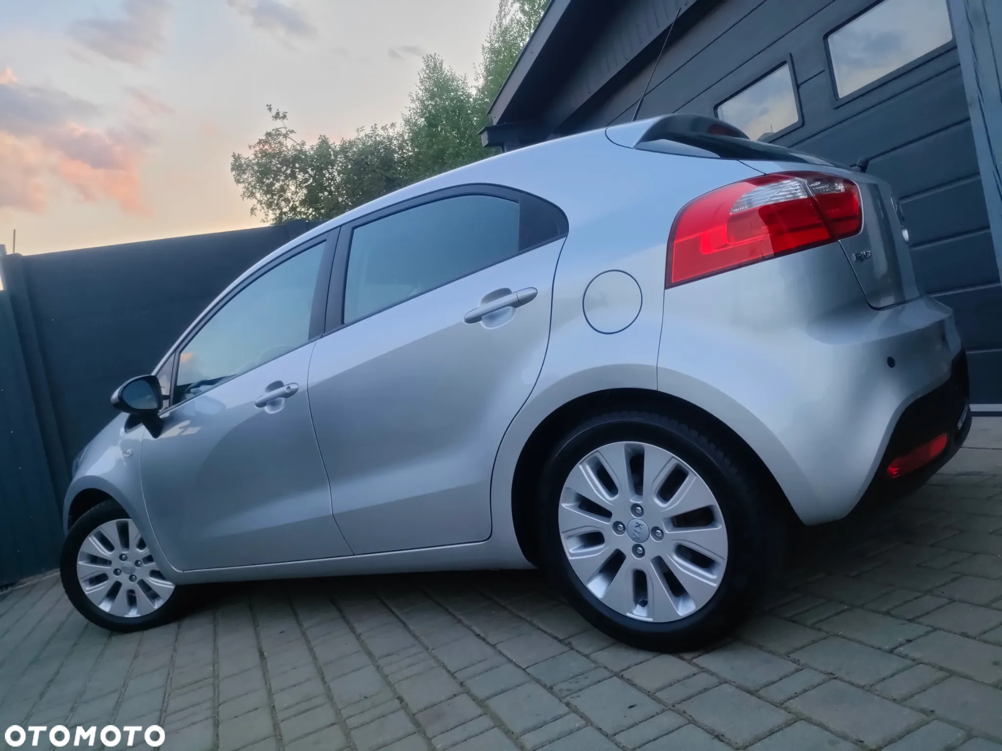Kia Rio 1.2 Attract - 14