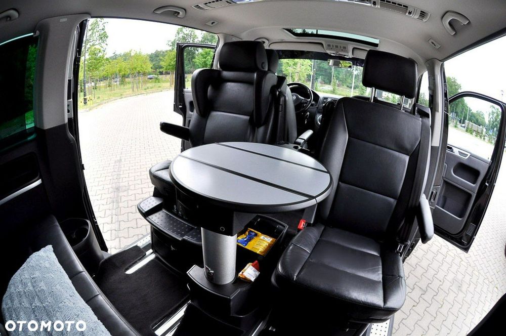 Volkswagen Multivan - 10