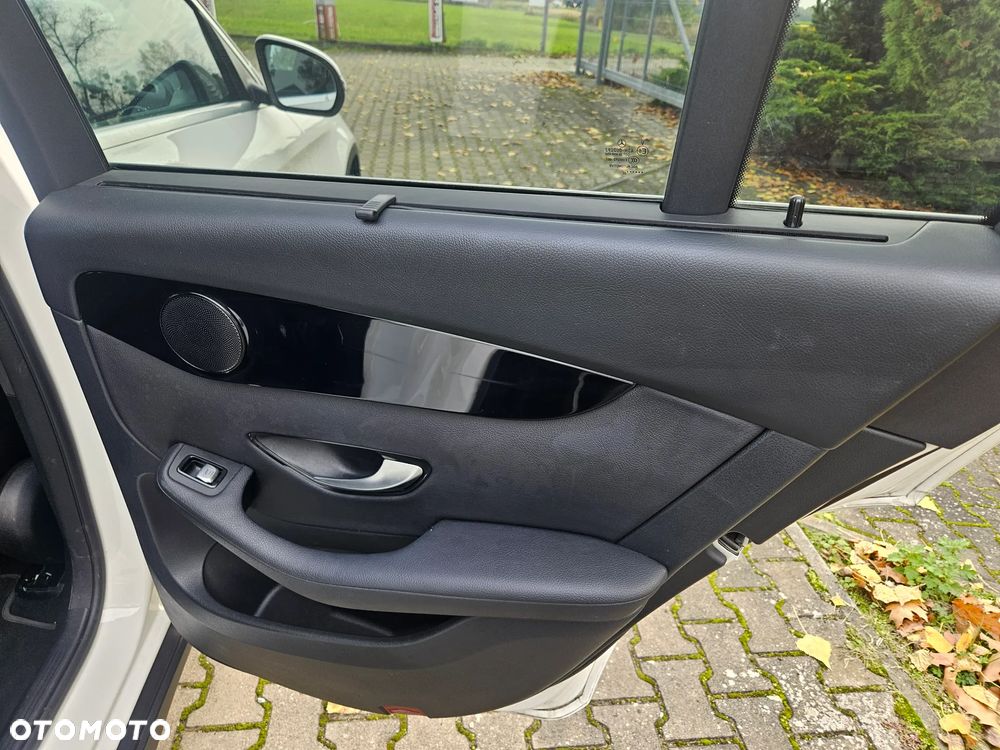 Mercedes-Benz GLC 220 d 4Matic 9G-TRONIC - 24