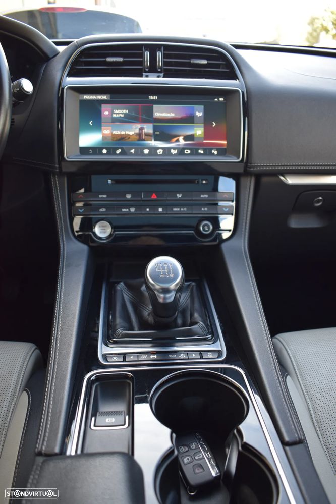 Jaguar F-Pace 2.0 i4D R-Sport - 44