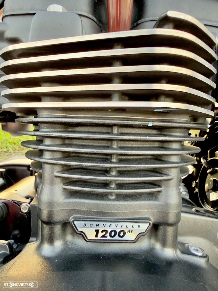 Triumph Bonneville T120 Black - 9