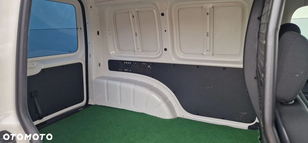 Volkswagen Caddy - 10