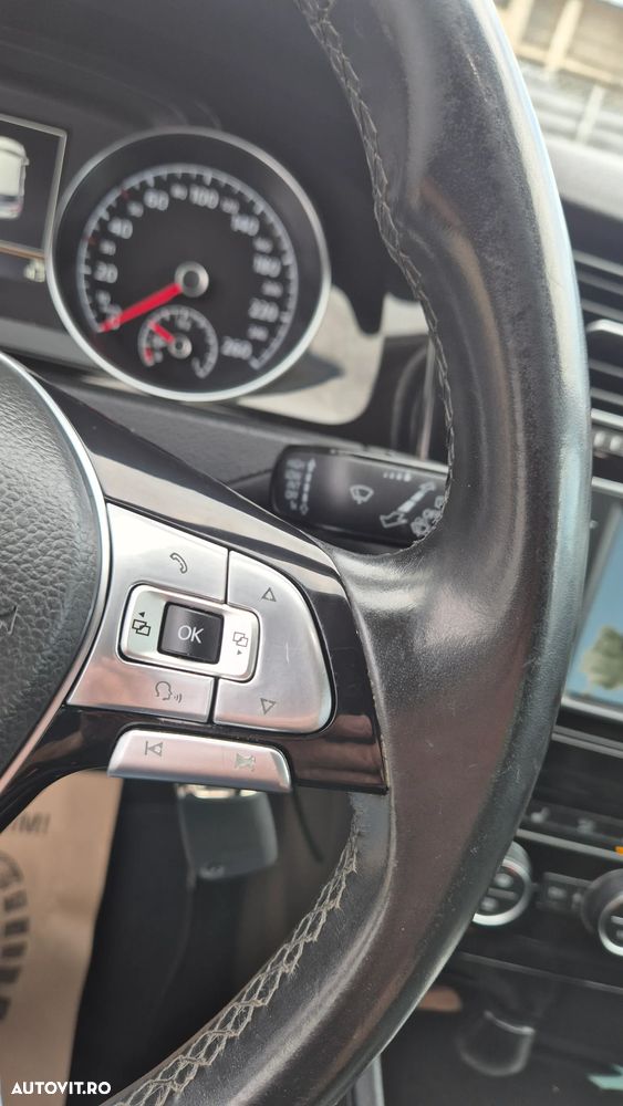 Volkswagen Golf 1.6 TDI Highline - 23