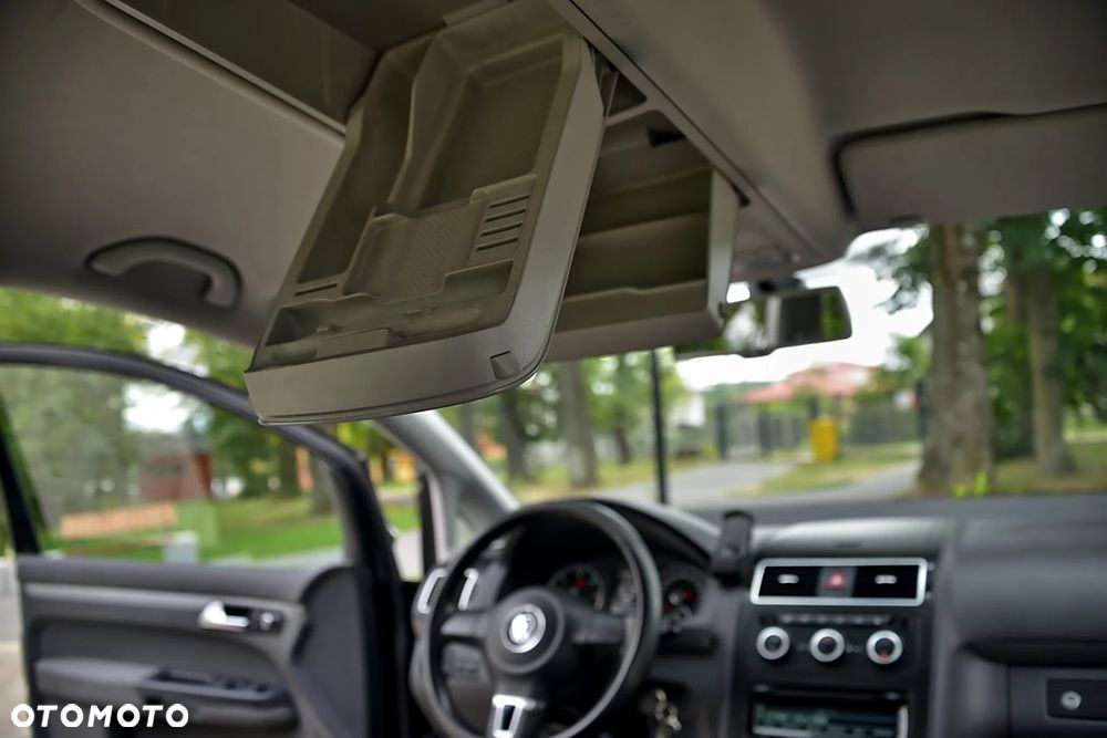 Volkswagen Touran - 34