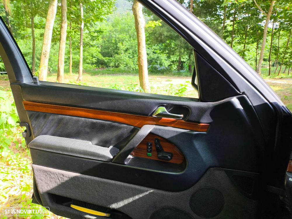 Mercedes-Benz 300 D Turbo - 11