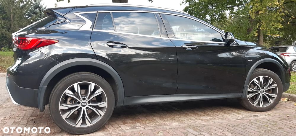 Infiniti QX30 2.0t Luxe Tech AWD 7DCT - 4