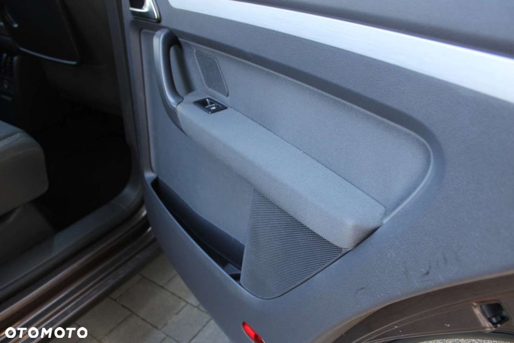Volkswagen Touran - 29