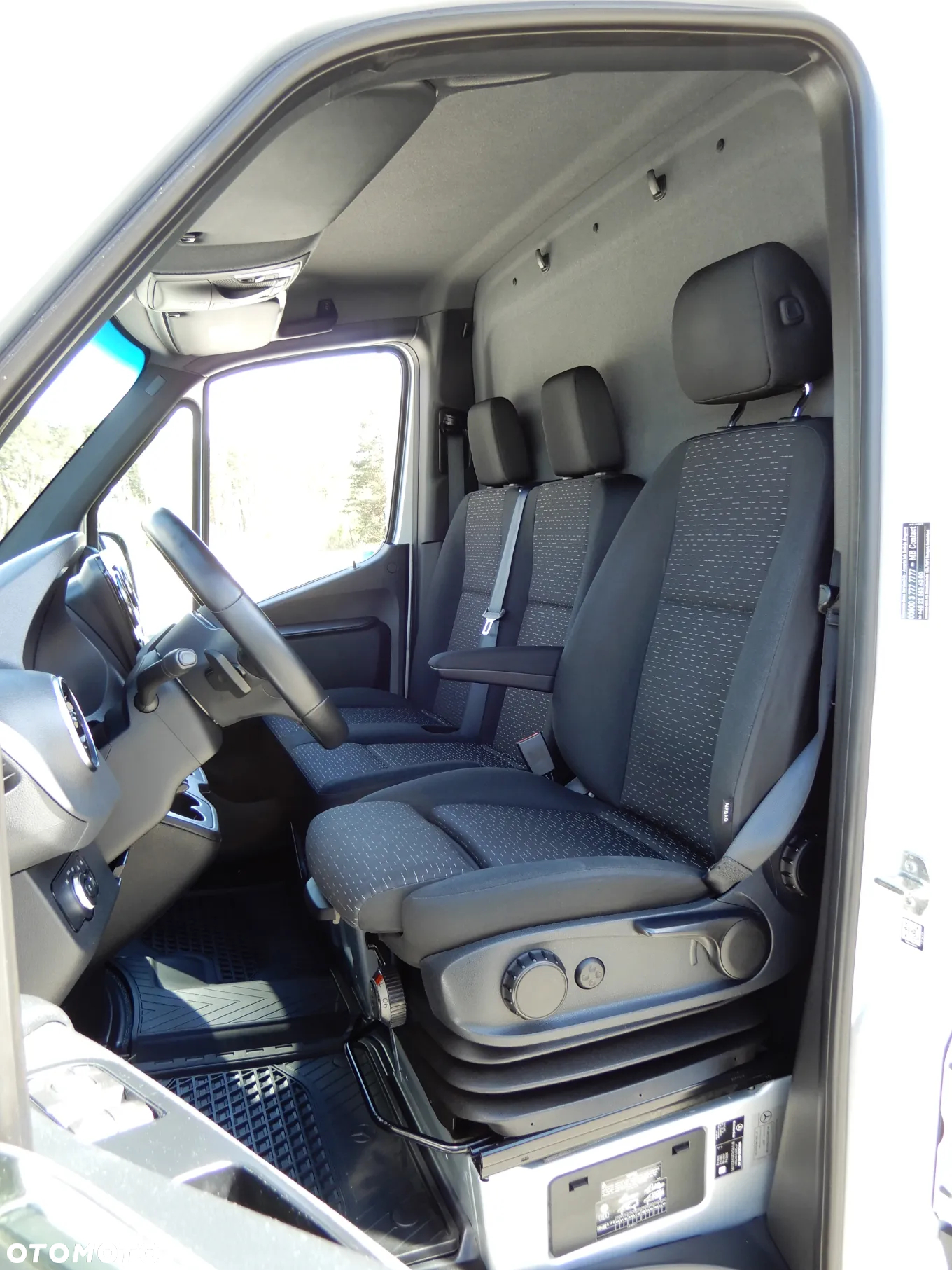 Mercedes-Benz Sprinter 319 CDI V6 3.0 CDI 190 KM 7G-Tronic Plus LONG Max 907 Furgon Blaszak Rozstaw Osi 4325 mm Full Opcja Stan Jak Nowy - 28