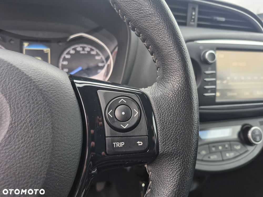 Toyota Yaris Hybrid 100 Premium - 25