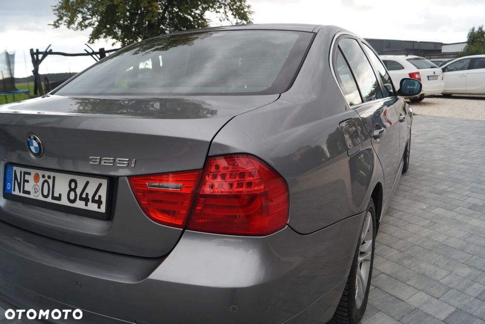 BMW Seria 3 325i - 22