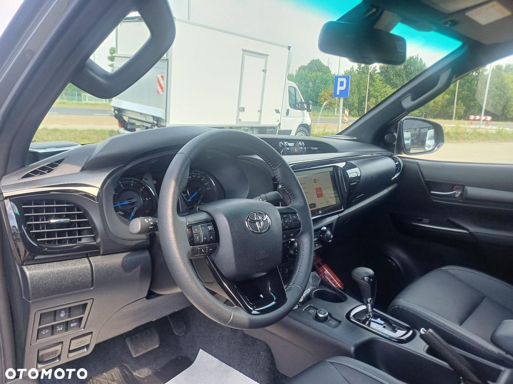 Toyota Hilux - 22