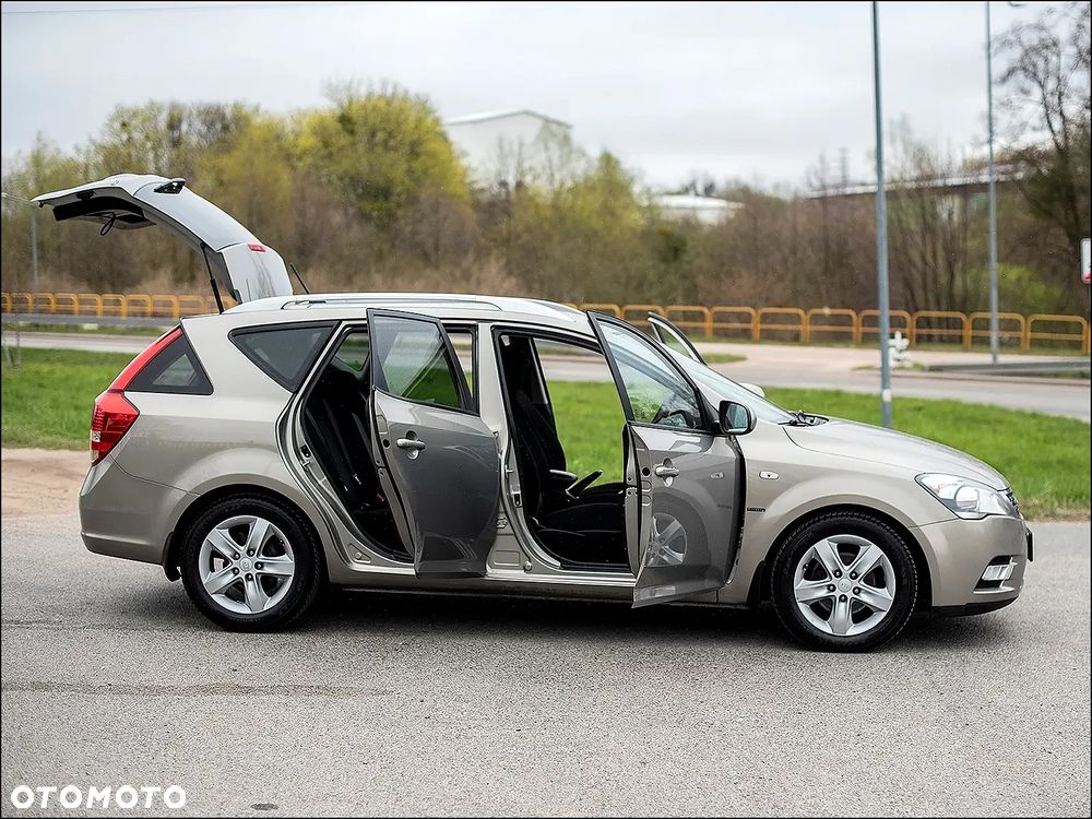 Kia Ceed - 16