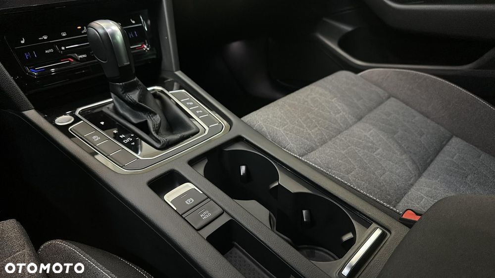 Volkswagen Passat 1.5 TSI EVO Business DSG - 34