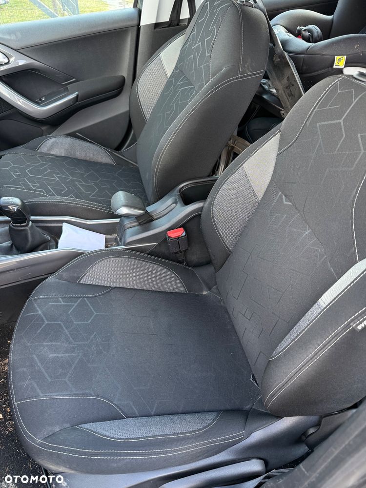 Peugeot 2008 BlueHDi 100 STOP & START Signature - 9