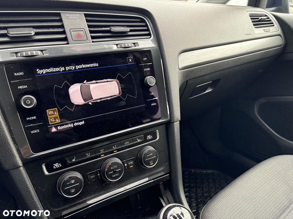 Volkswagen Golf - 20