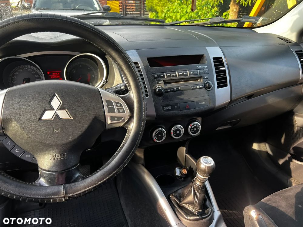 Mitsubishi Outlander - 4