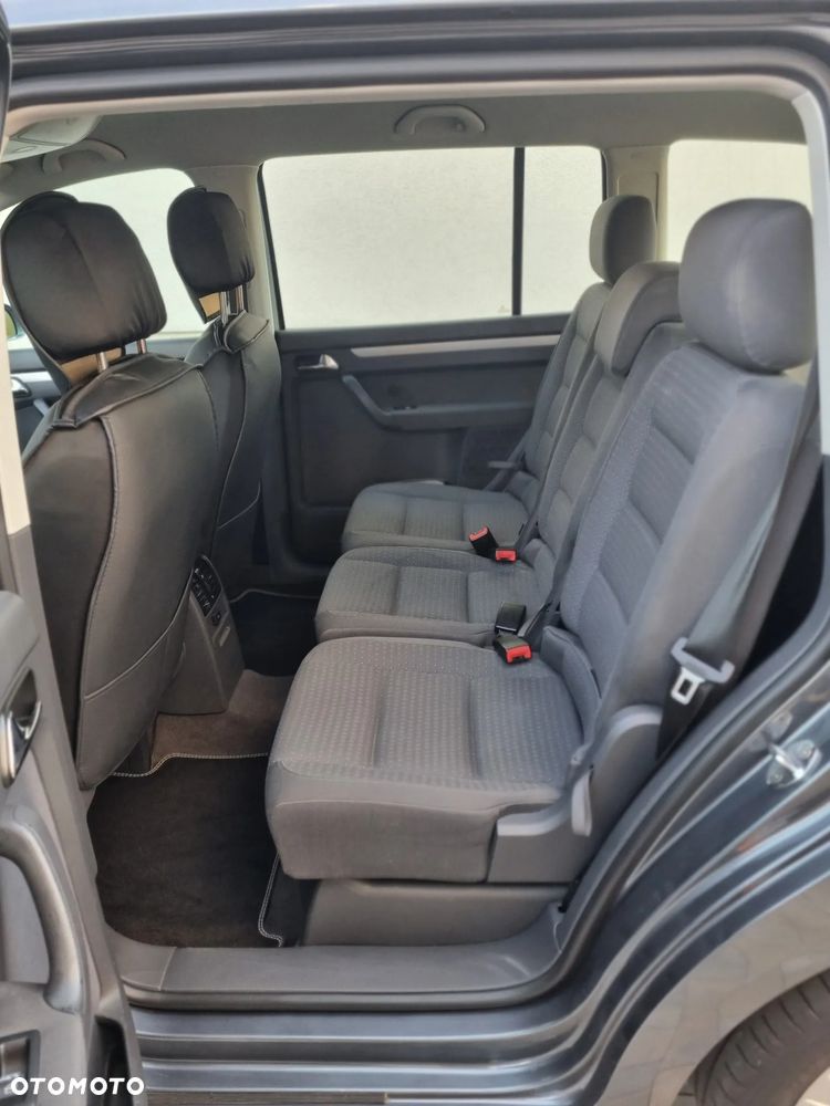 Volkswagen Touran - 6