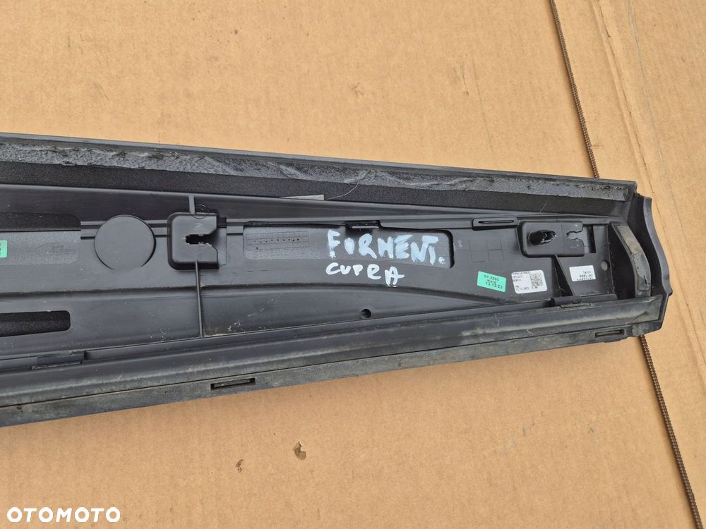 Cupra Formentor listwa drzwi przednich lewych. OEM - 7