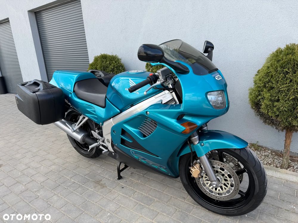 Honda VFR - 4