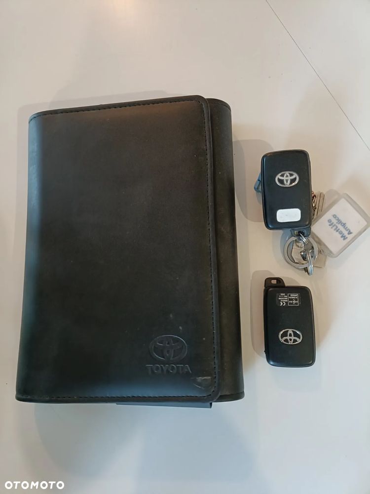 Toyota Avensis 2.0 D-4D Premium - 16