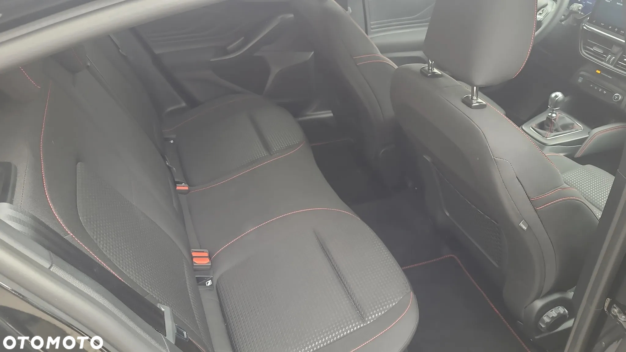 Ford Focus 1.0 EcoBoost mHEV ST-Line X - 29
