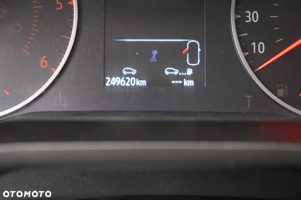 Renault TRAFIC III / BUS / 9 MIEJSC / 2022 ROK / PIERWSZY WŁAŚCICIEL / SERWISOWANY - 37